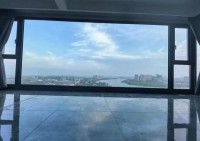 花幾萬(wàn)裝的“大玻璃落地窗”被我換成普通窗 差別太大